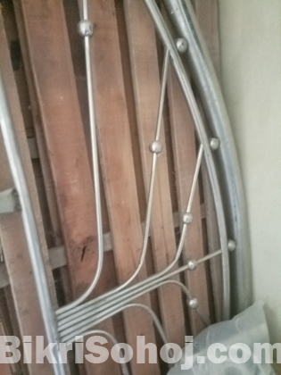 সস্তায় ভালো মানের খাট বিক্রয় করা হবে